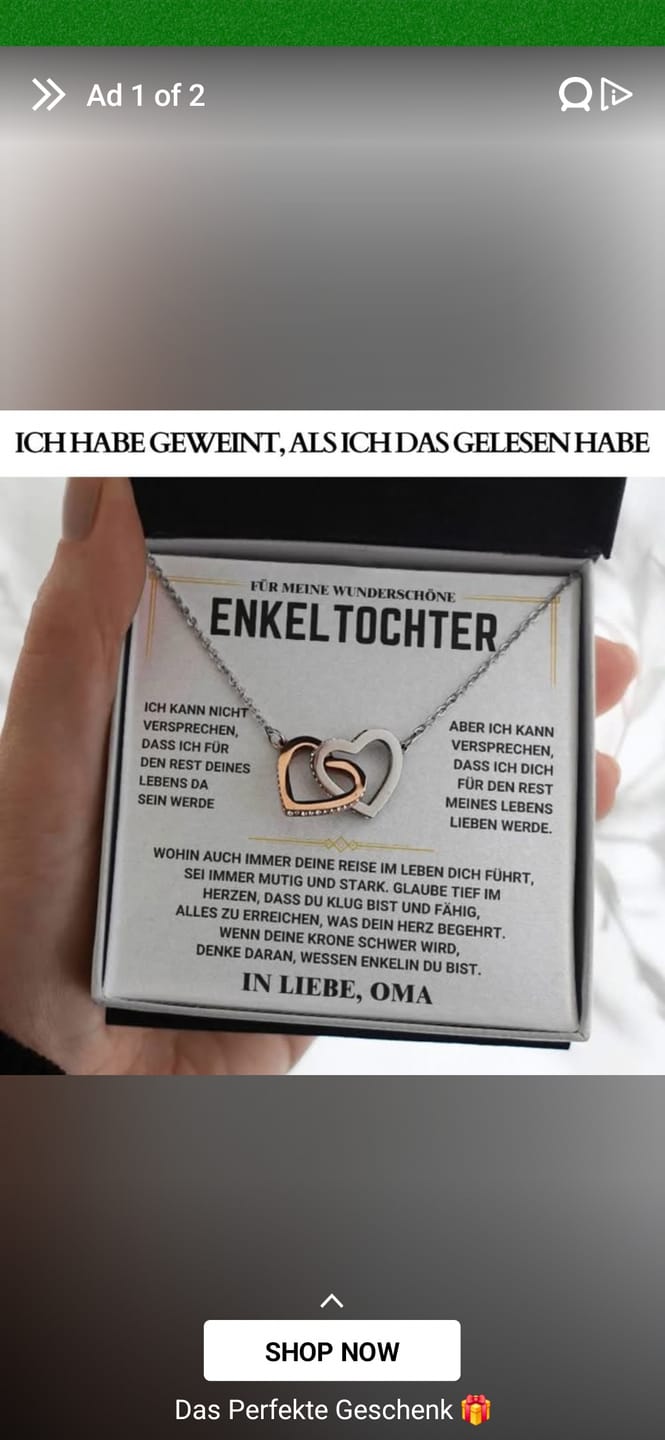 Customer photo review of An Unsere Wunderschöne Enkeltochter - Ineinandergreifend Herzen Halskette - Liebe, Oma & Opa