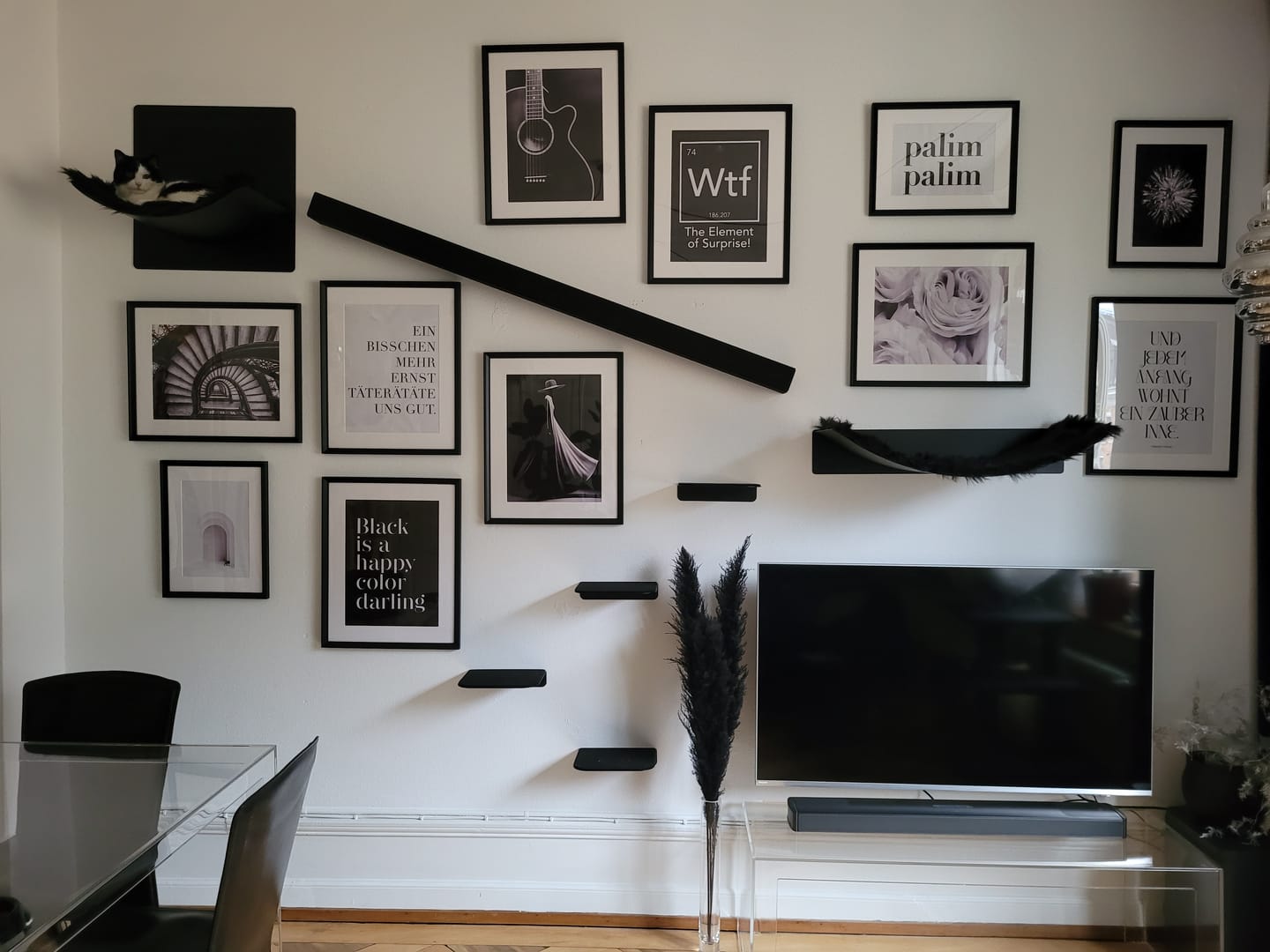 Customer photo review of STYA Katzen Kletterwand | Set Essence | Kratzstamm KS150 + XXL Hängematte WL370