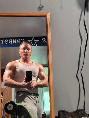 Reviewer taking a mirror selfie to show their muscular physique after using Nektar®.