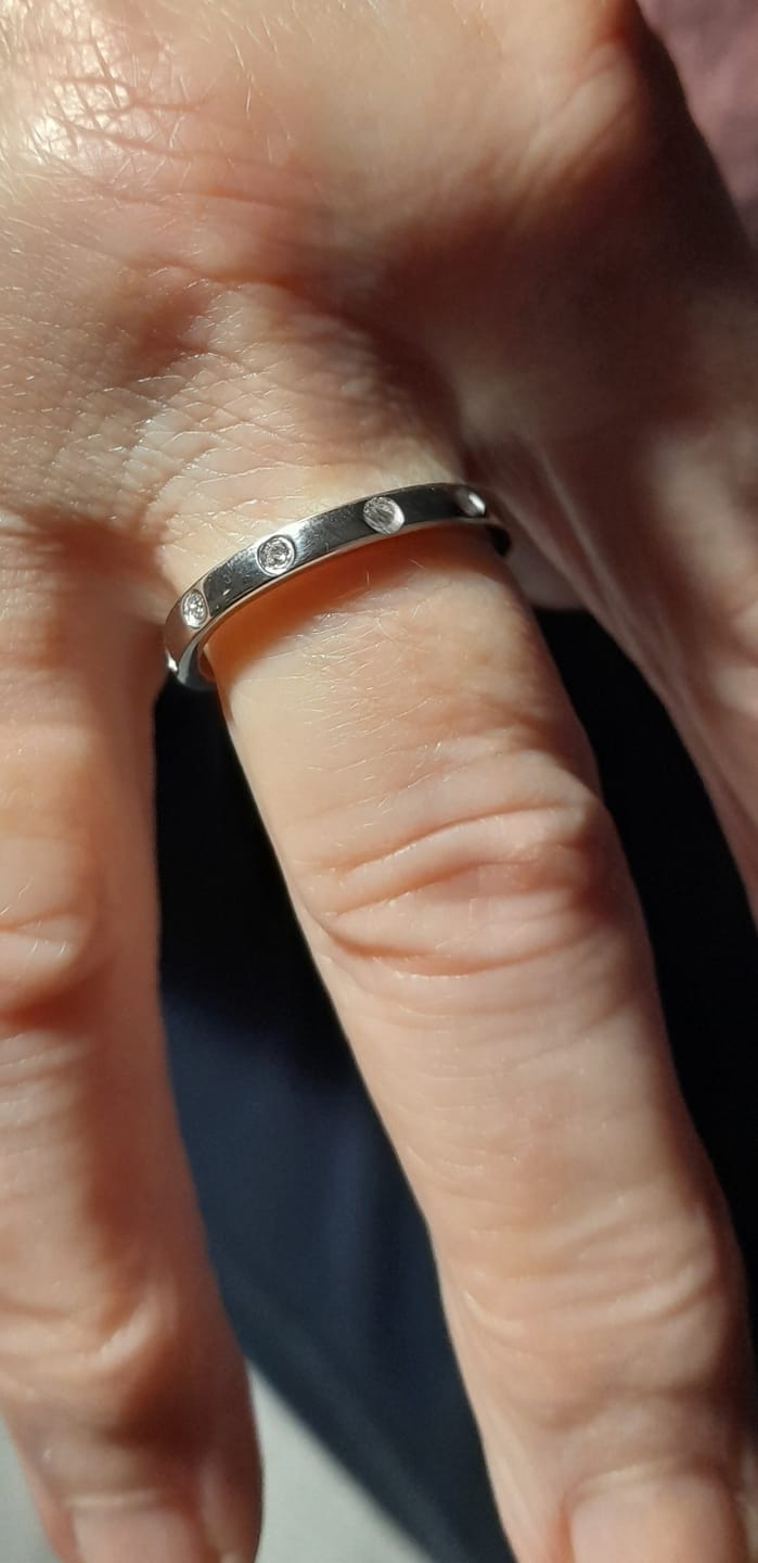 Customer photo review of Versa Lab Grown Diamond Band Ring