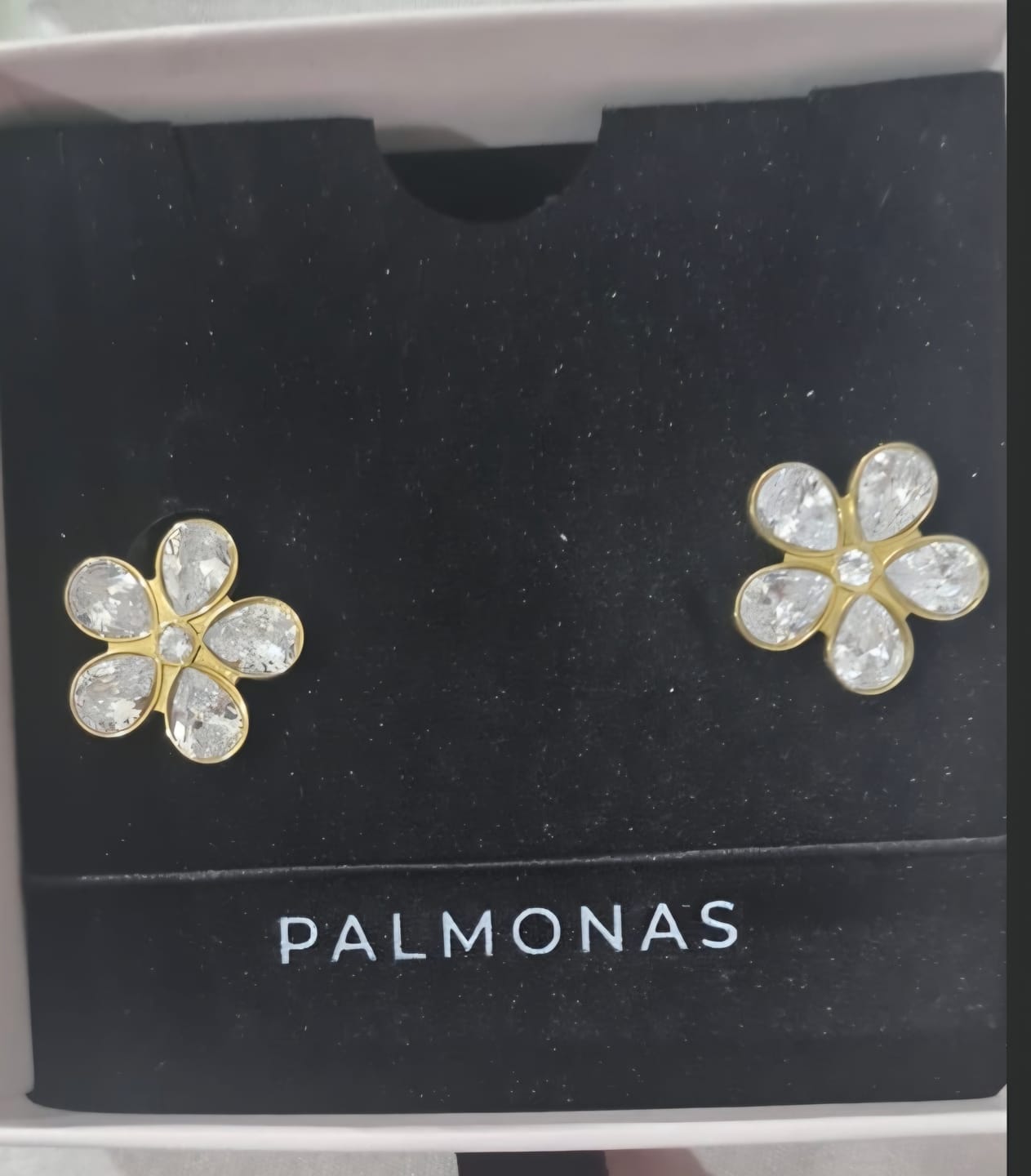 Customer photo review of Blooming Diamonds Stud Earring