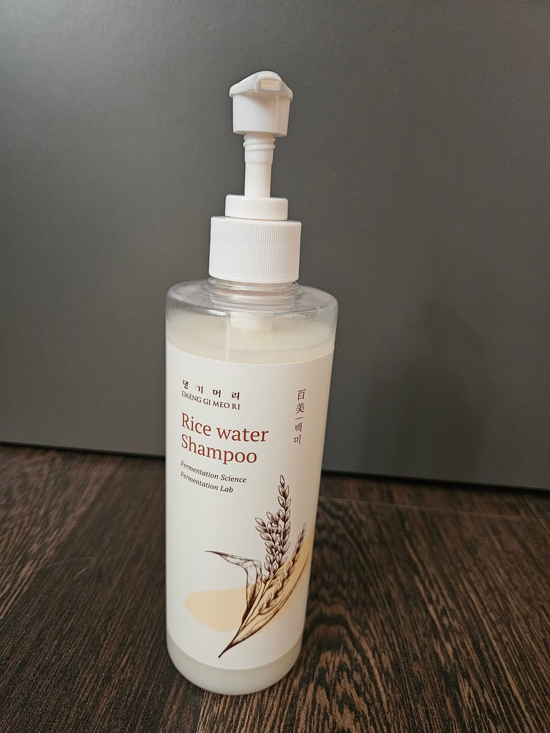 Customer photo review of Изглаждащ шампоан против косопад за увредена и хвърчаща коса DOORI Перлен Блясък Rice Water Shampoo