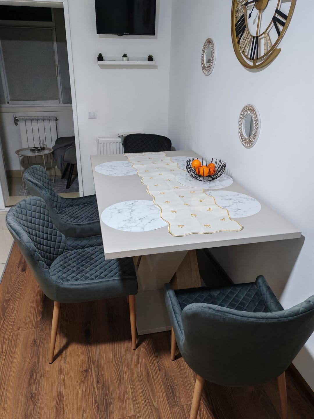 Customer photo review of Masa extensibila BRANDON, casmir/stejar, PAL laminat, 160/200x90x77 cm
