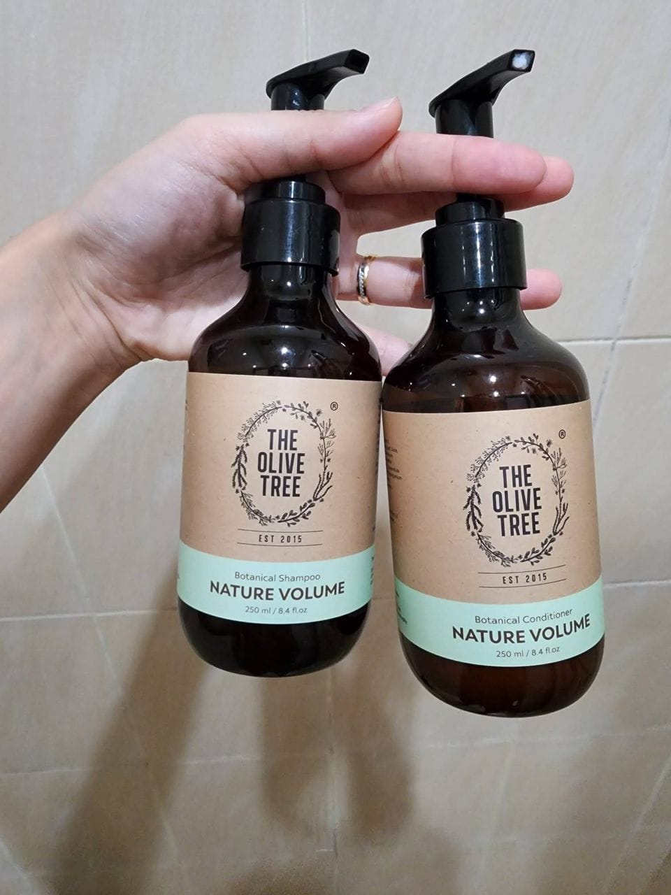 Customer photo review of [CNY Exclusive] Hair Fall Set 250ml ( FOC Small Detangle Comb + Cotton bag + Orange scrunchie )