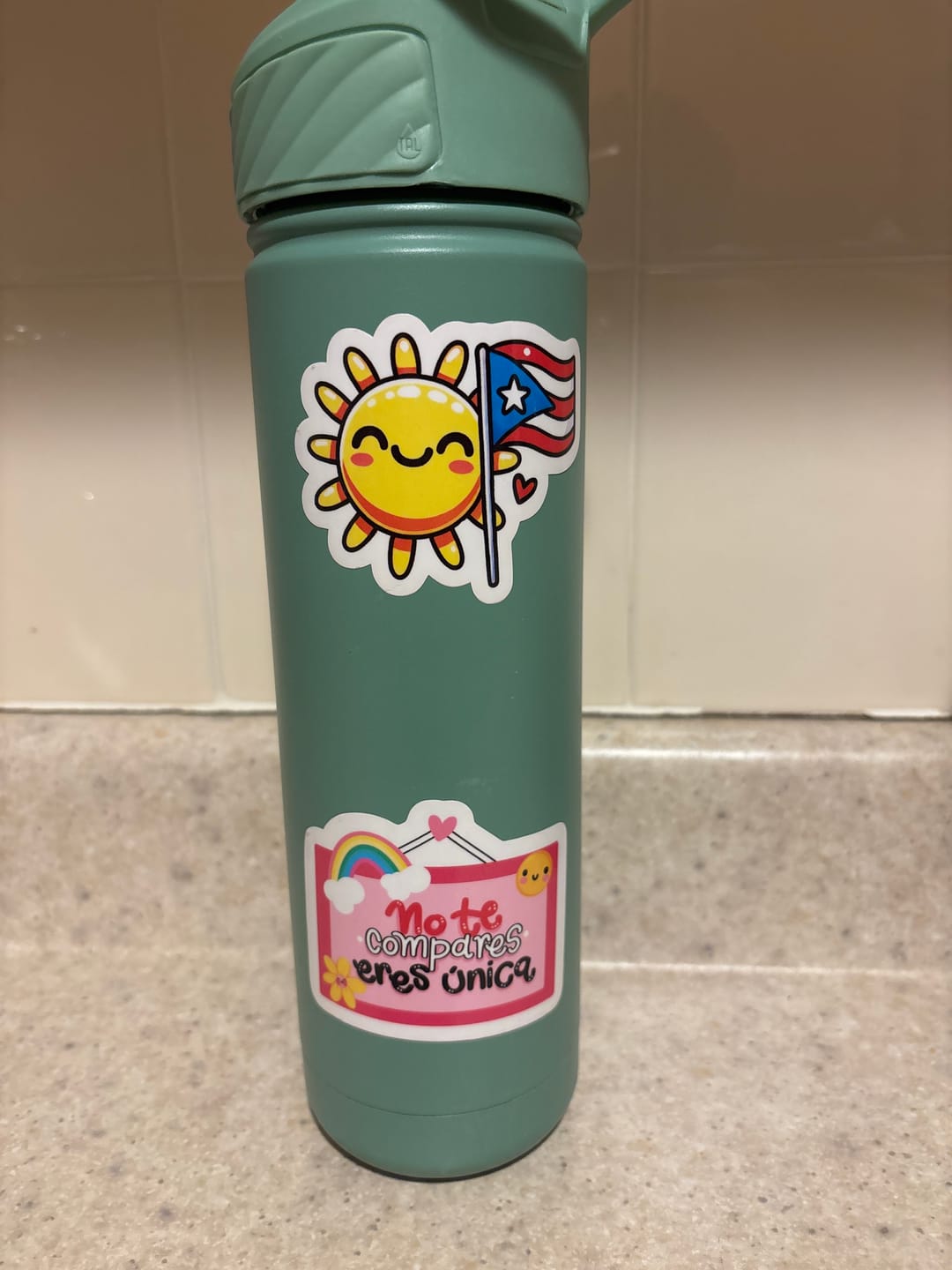 Customer photo review of Yo soy loca BEEP, BEEP (Sticker Laminado)
