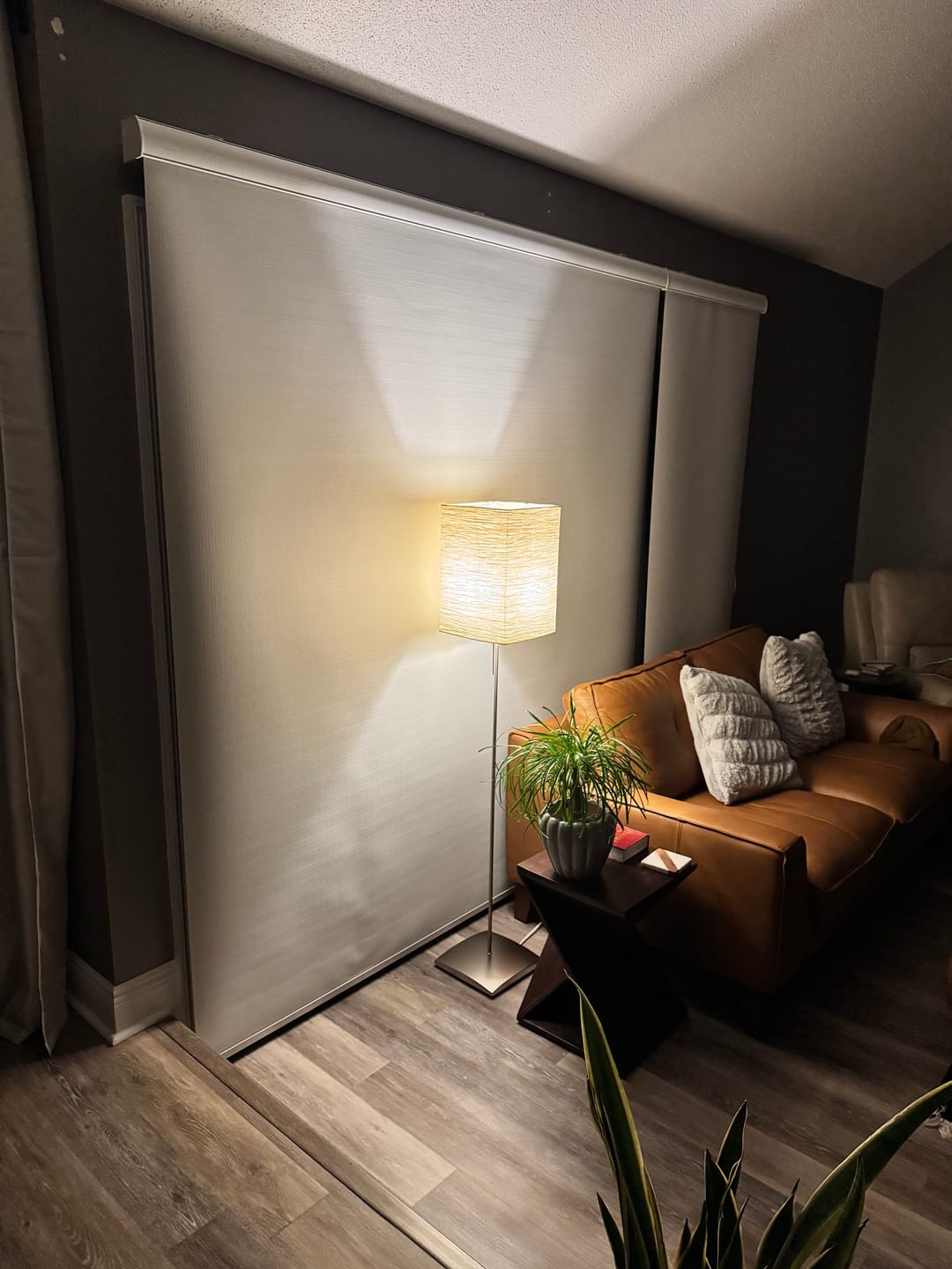 Customer photo review of SmartWings Motorized Roller Shades 100% Blackout Vigor