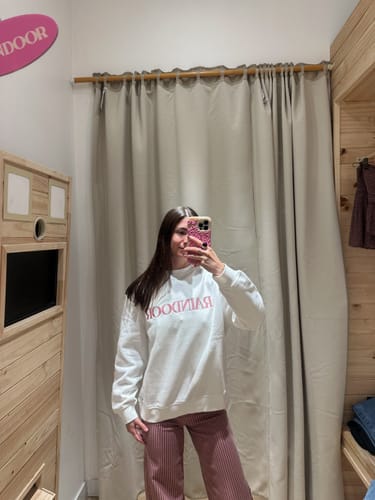 Customer photo review of Polerón Logo Bordado Ecru