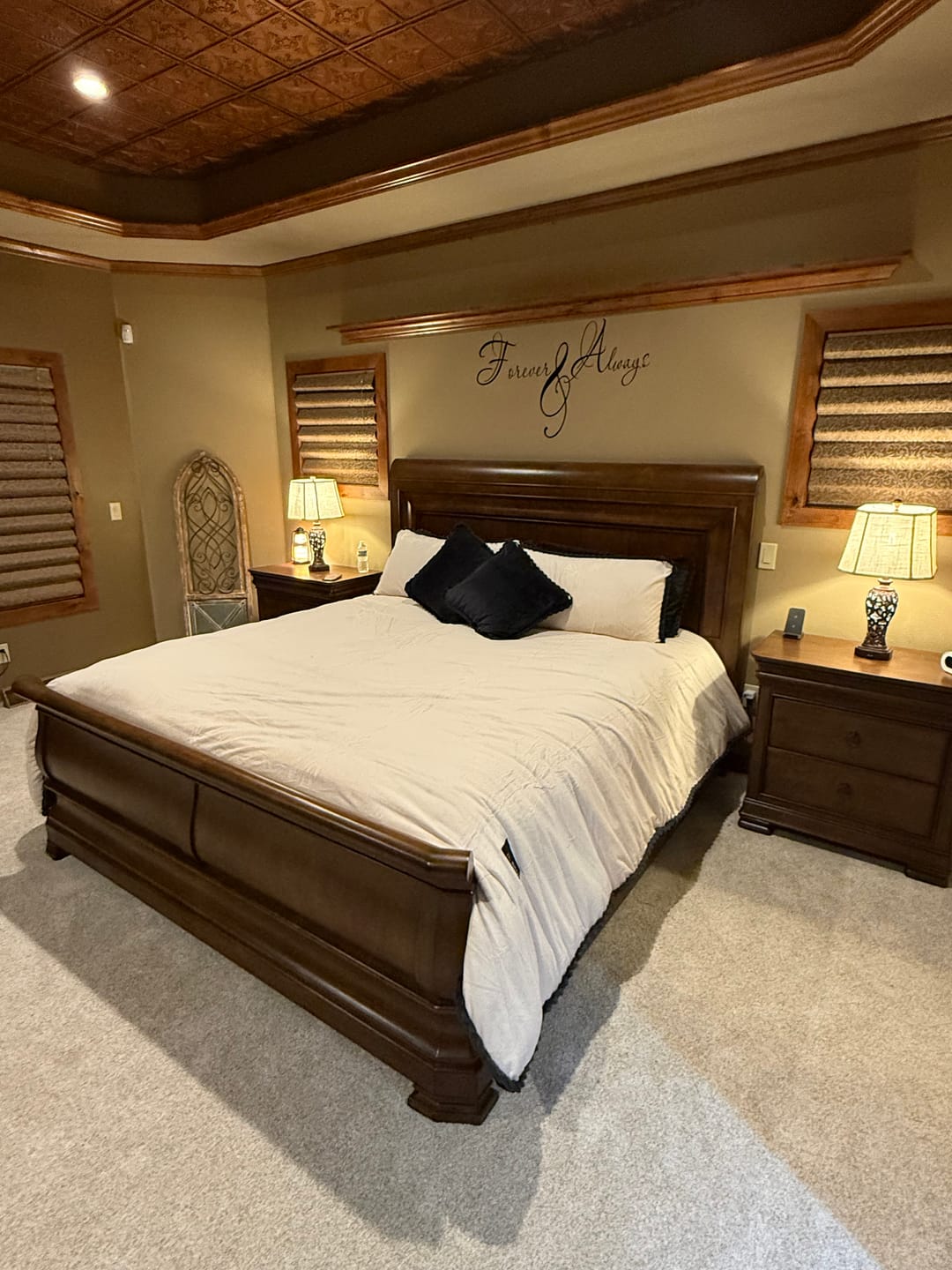 Customer photo review of Amorgos Fine Velvet Bedding Set
