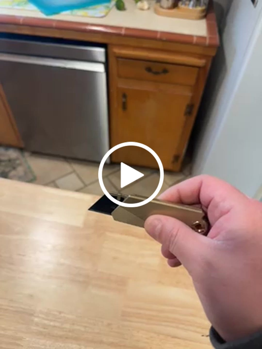Customer video review of G9 Utility Knife (Titanium/Brass)