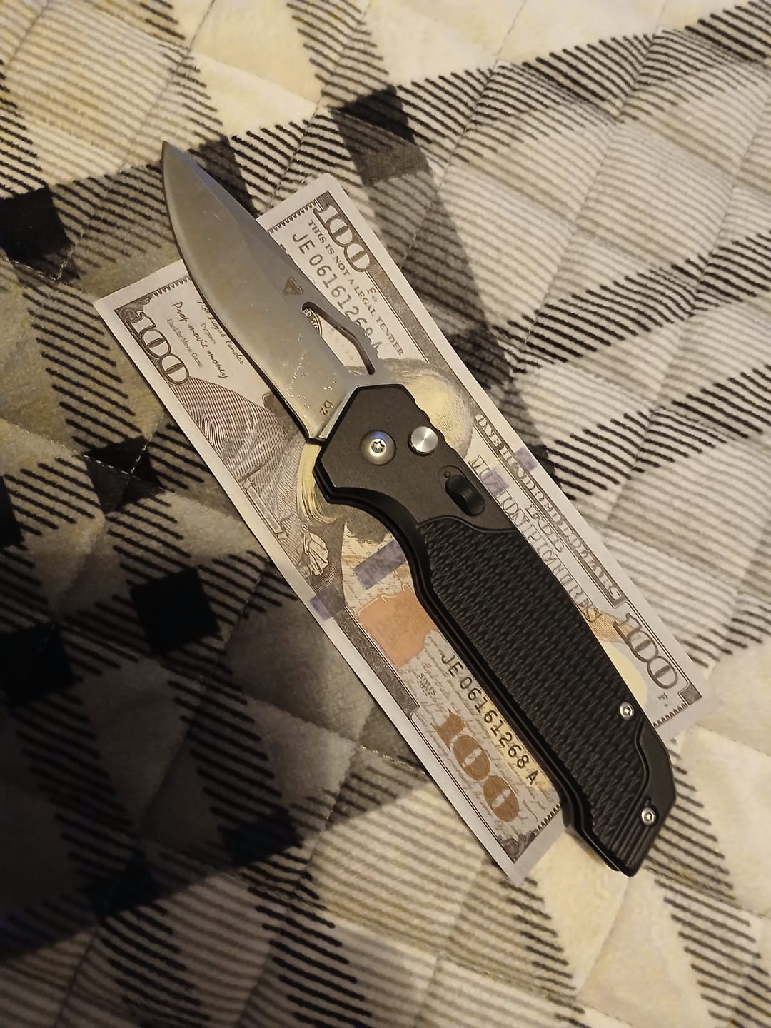Customer photo review of VT Ryker D2 Switchblade Knife