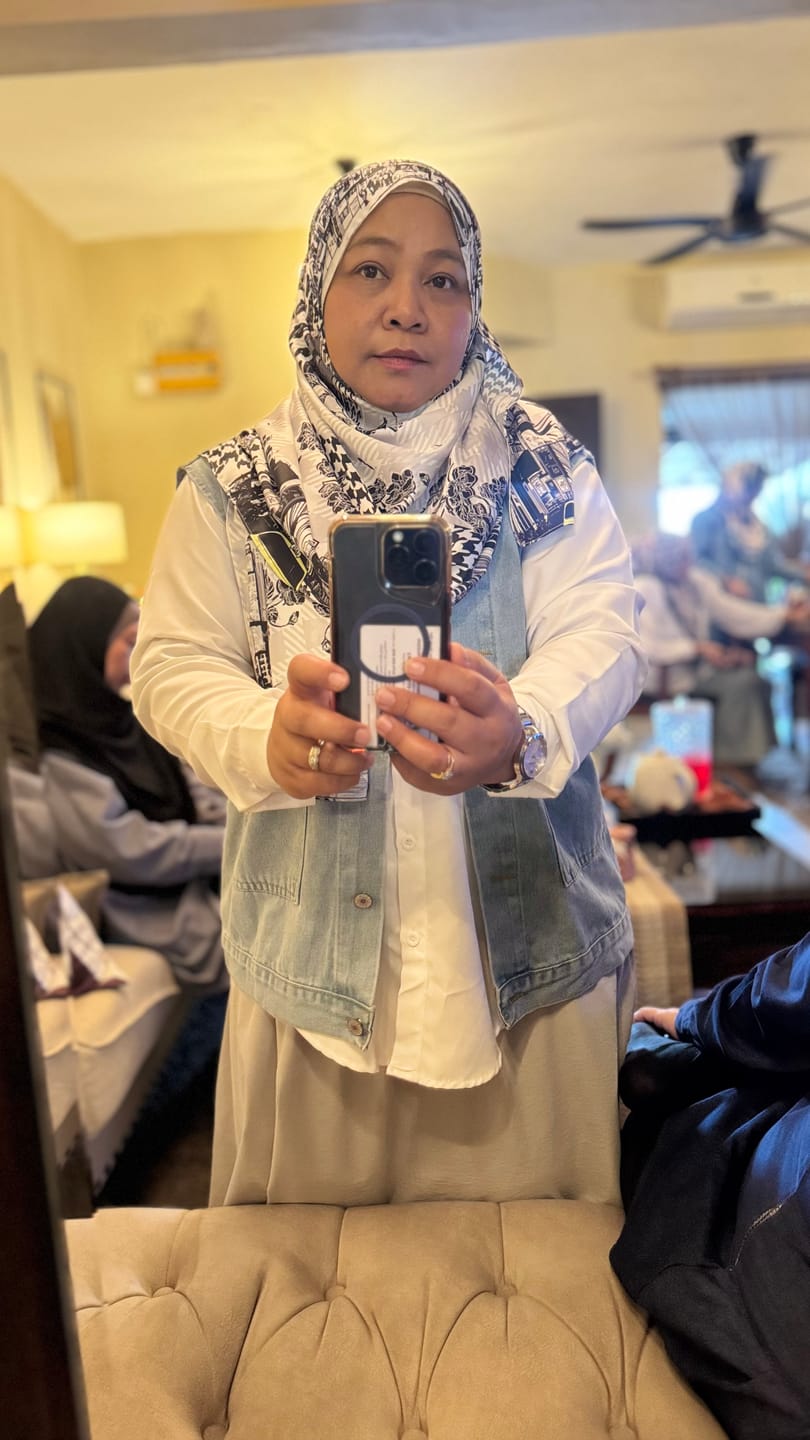 Customer photo review of Raffida Times Square Shawl In Black White