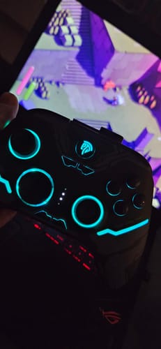 Customer photo review of EasySMX® X15 RGB Controller With Hall Trigger and Hall Joystick