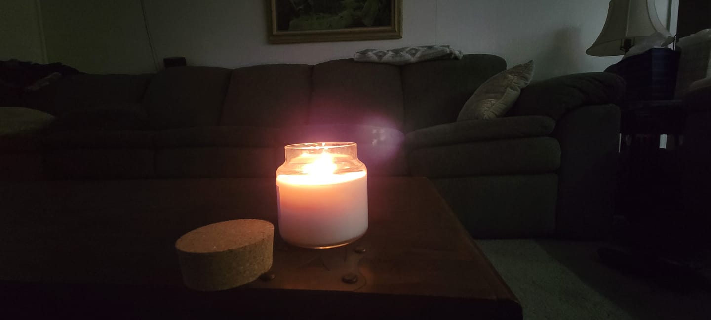 Customer photo review of Welcome Home 22 oz Glass Candle