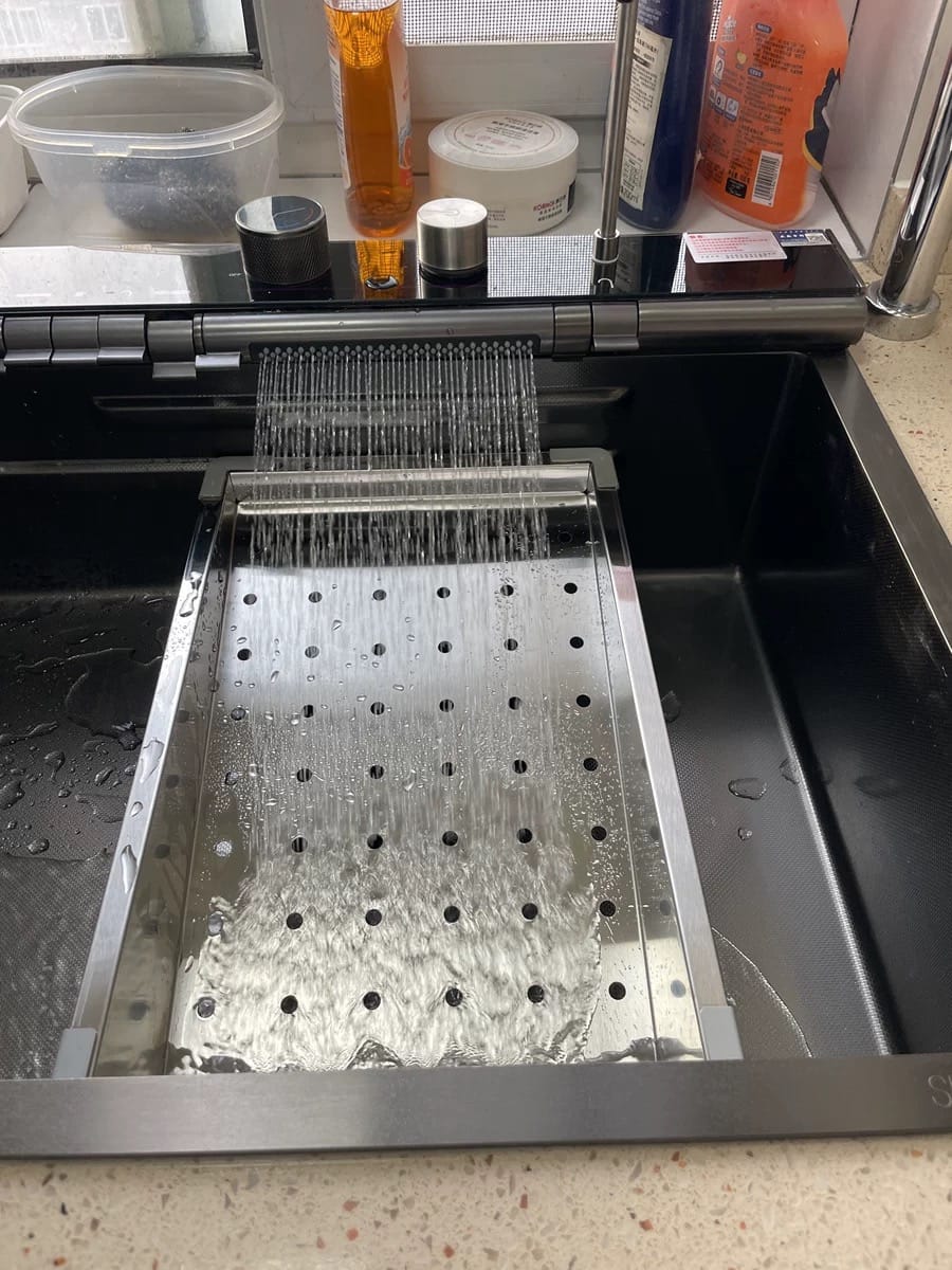 Customer photo review of Stainless steel waterfall kitchen sink, integrated faucet and multifunctional wash basin, factory high-end kitchen customization