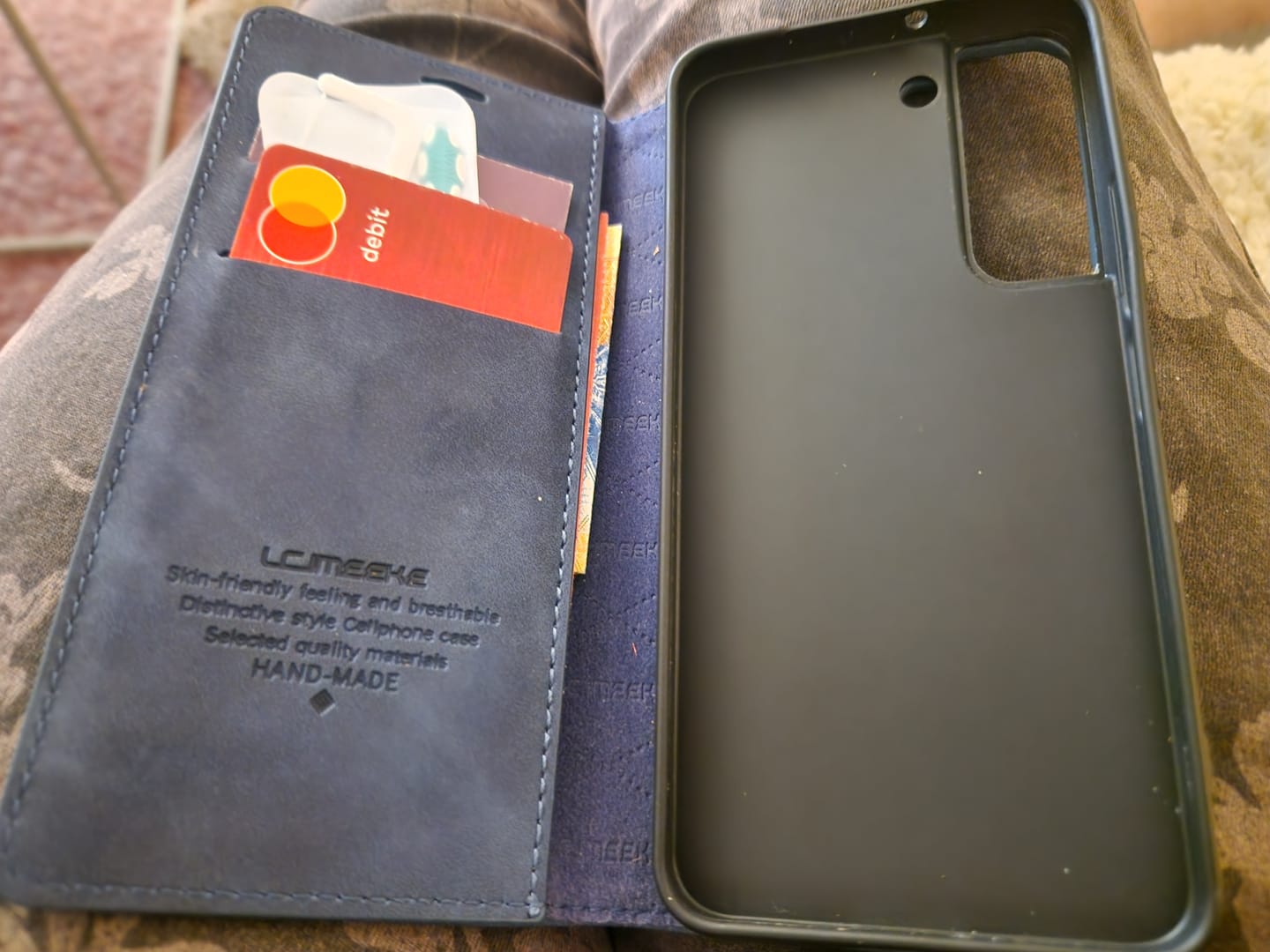 Customer photo review of Galaxy S22 - Stand Flip Case Hülle