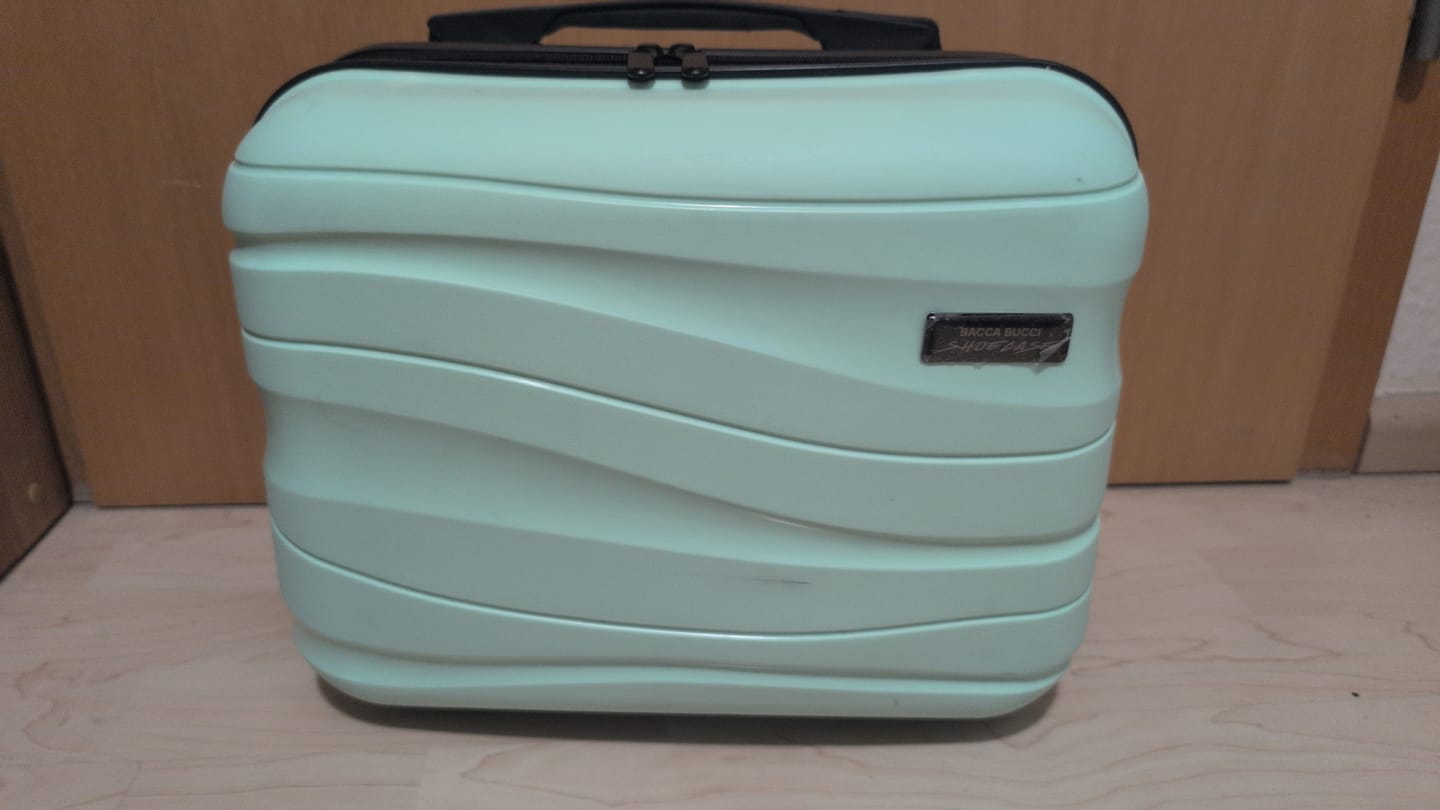 Customer photo review of Bacca Bucci Shoecase – Travel Shoe Carrier for Sneakerheads on the Move