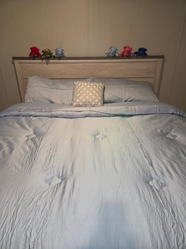 Customer photo review of The FLORÉ Over Sized Summer Cooling Comforter Set