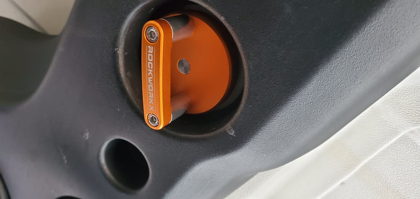 Customer photo review of Jeep JK + JKU Freedom Hard Top Quick Release Knobs / Bolts, 2 in 1 Billet Aluminum (2 Piece Set)