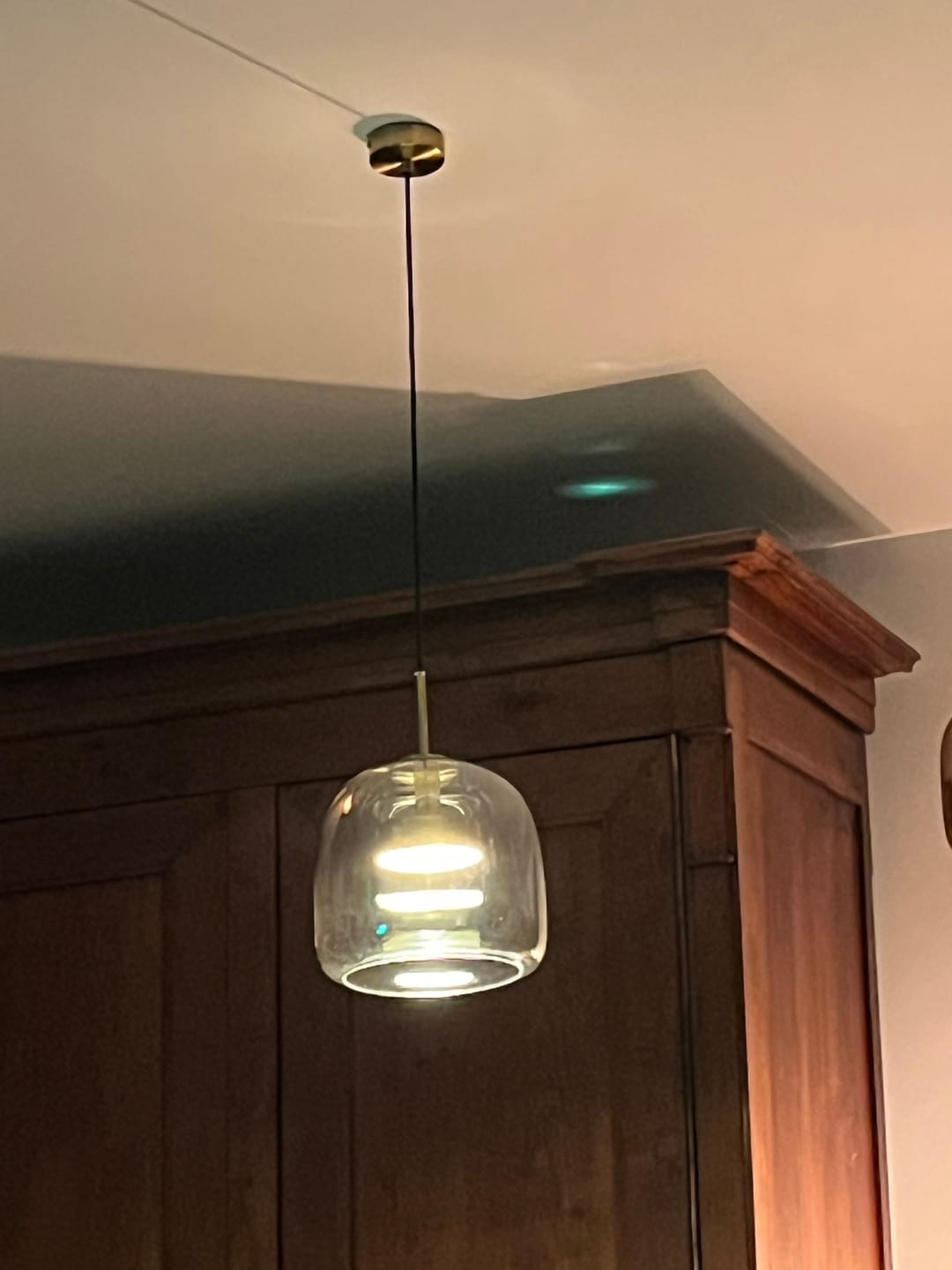 Customer photo review of Suspension moderne en verre teinté NOVA | 1 Suspension