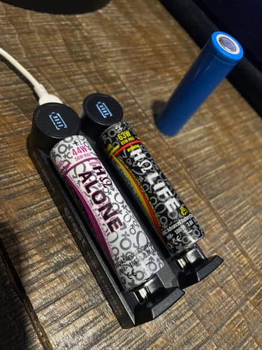 Customer photo review of Efest Slim K2 Charger