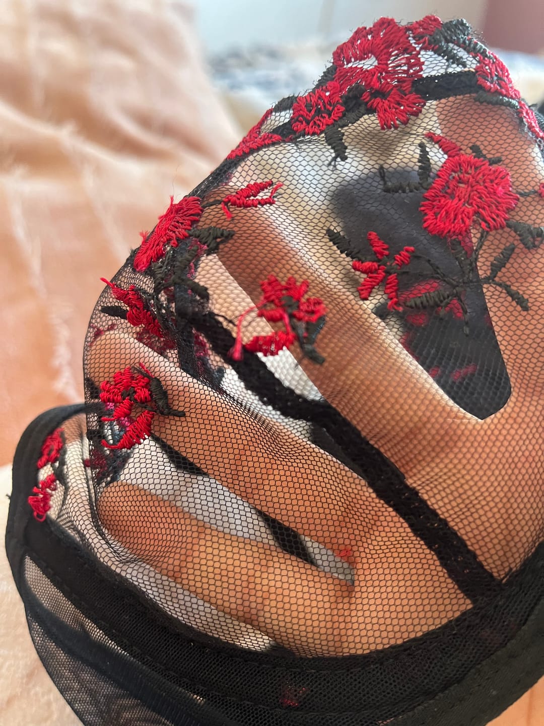 Customer photo review of Miranda Conjunto de Lecería Floral Negro con rojo