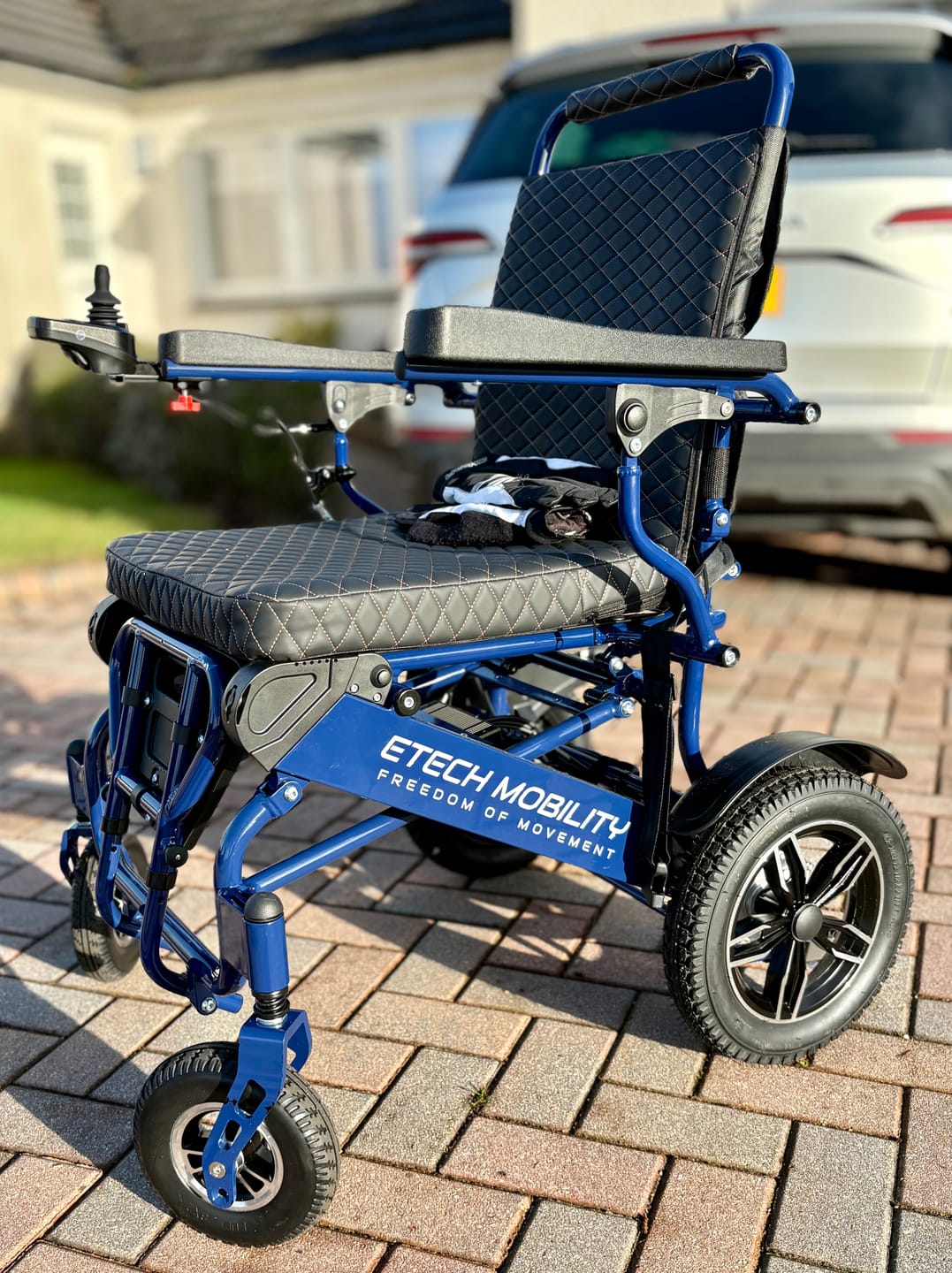 Customer photo review of Voyager 185 – Lightweight Electric Wheelchair with Side-Slot Batteries and Reclining Seat (Heavy-duty 185kg Load)