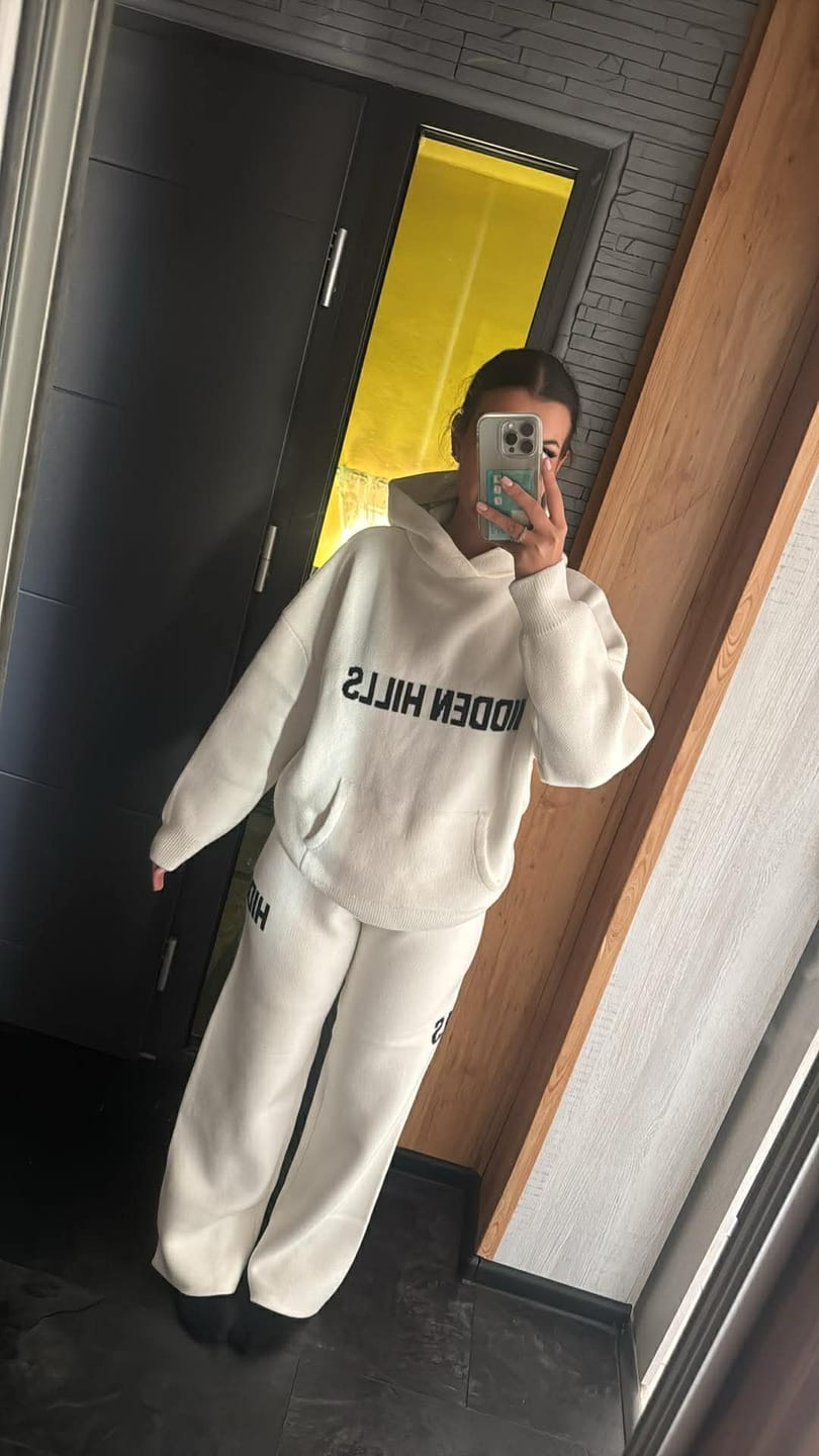 Customer photo review of KNIT SWEATPANTS OFF WHITE