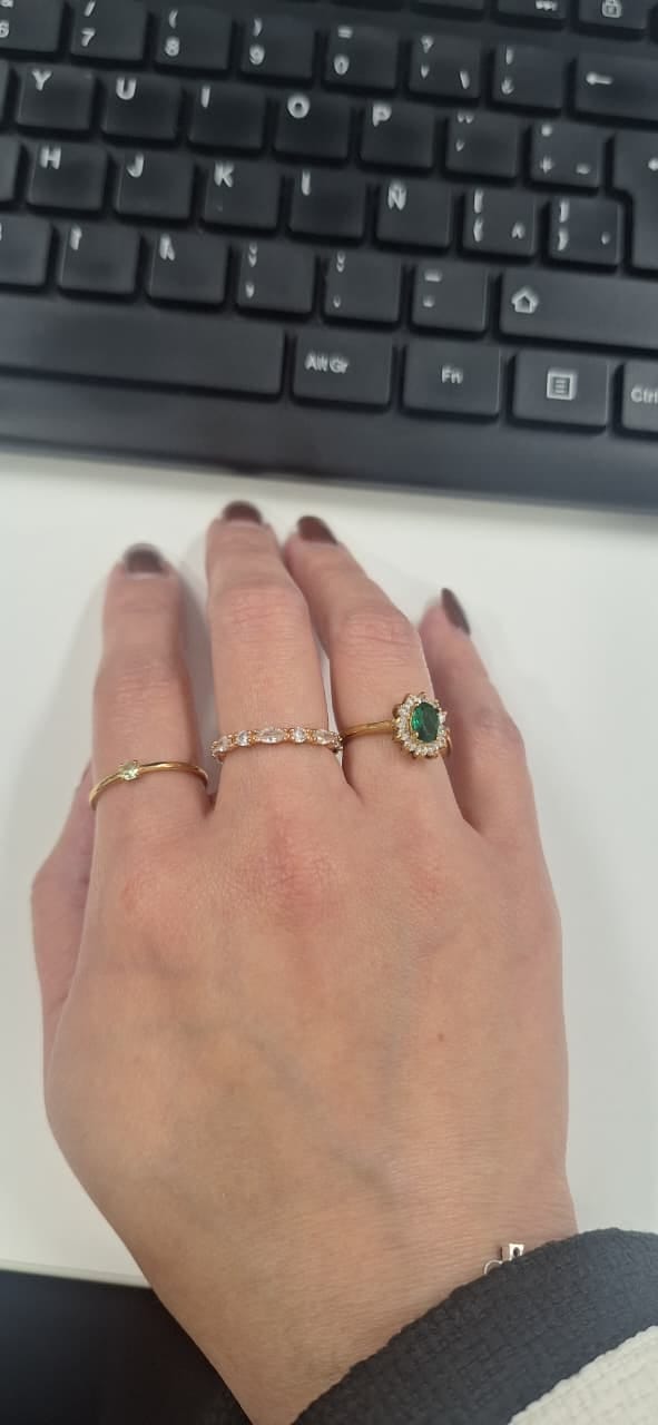 Customer photo review of Anillo Zirconia Birthstone