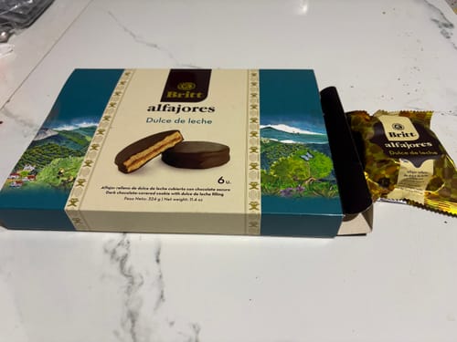 Customer photo review of Alfajores Relleno de Dulce de Leche Cubierto de Chocolate Oscuro Britt