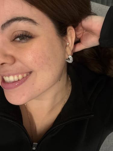 Customer photo review of Par Semi Arracada Cuadrada Con Zirconias