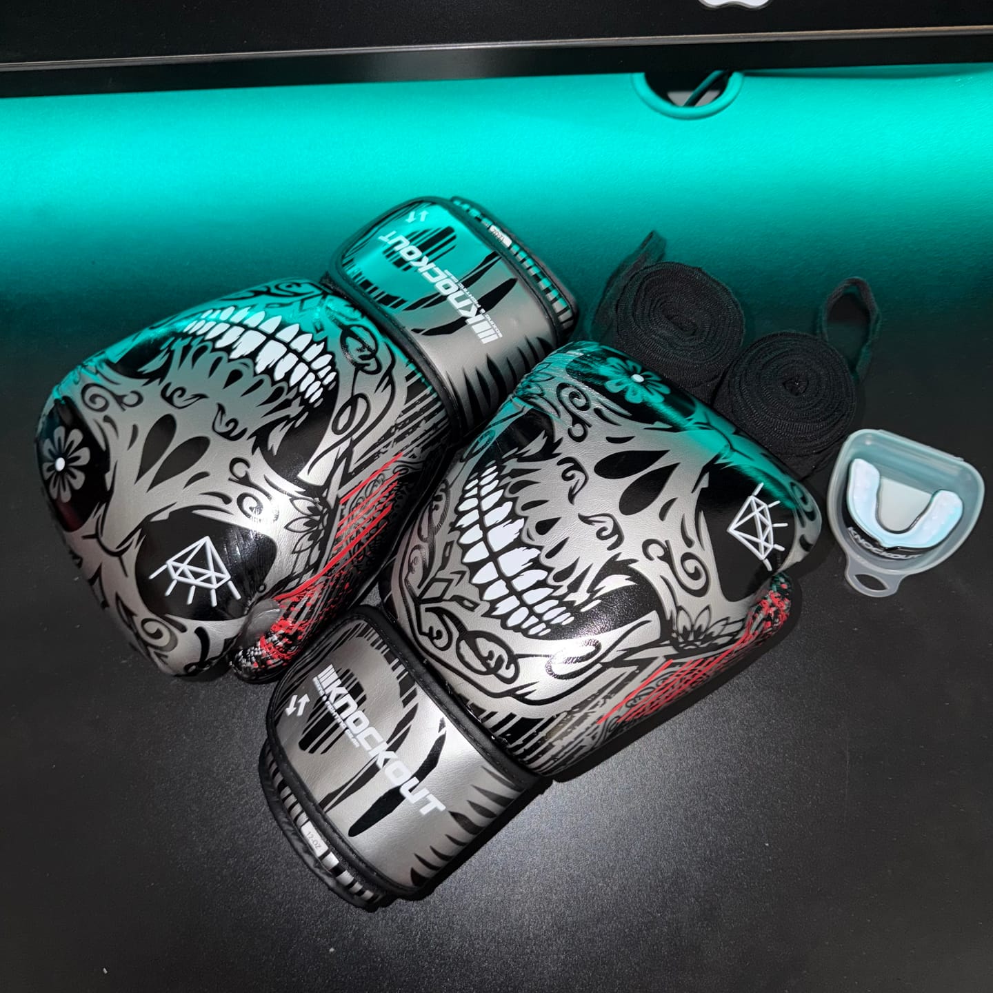 Customer photo review of Manusi Box Knockout Skull