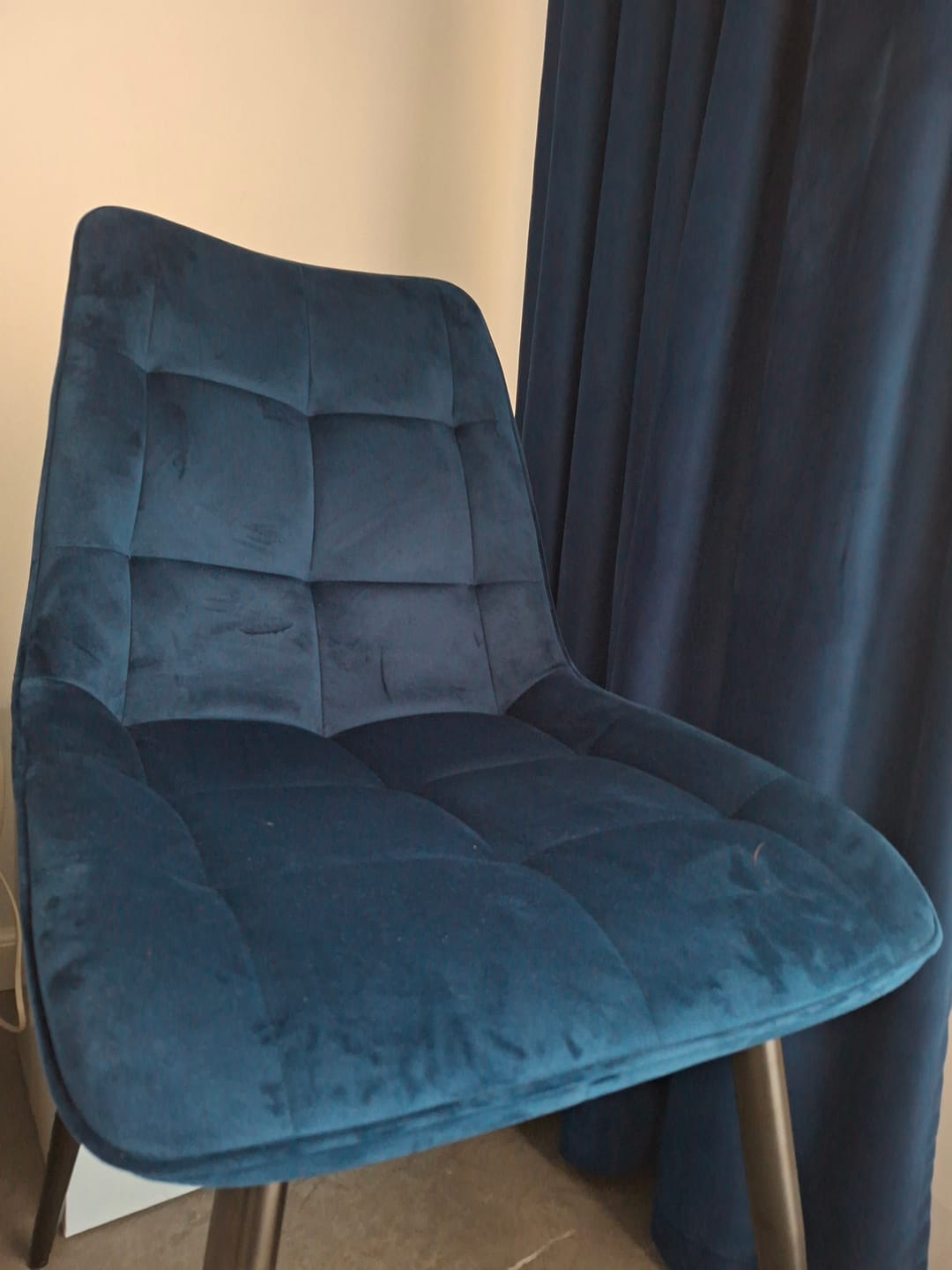 Customer photo review of Scaun CHIC, albastru/negru, stofa catifelata/metal 50x43x88 cm