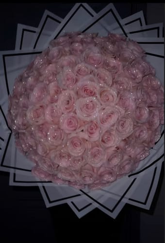Customer photo review of Glitter Roses Bouquet