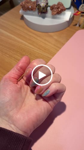 Customer video review of Don't Be Jelly Press On Nails (24PC)