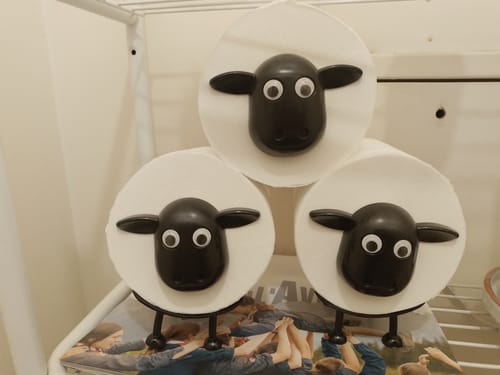 Customer photo review of Mon petit mouton farceur® - Porte-rouleau