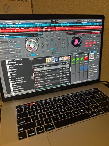 Customer photo review of Apple MacBook Pro 15" A1990 TouchBar