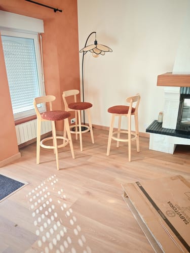 Customer photo review of VITORIA - Lot de 2 tabourets de bar en bois et bouclettes terracotta