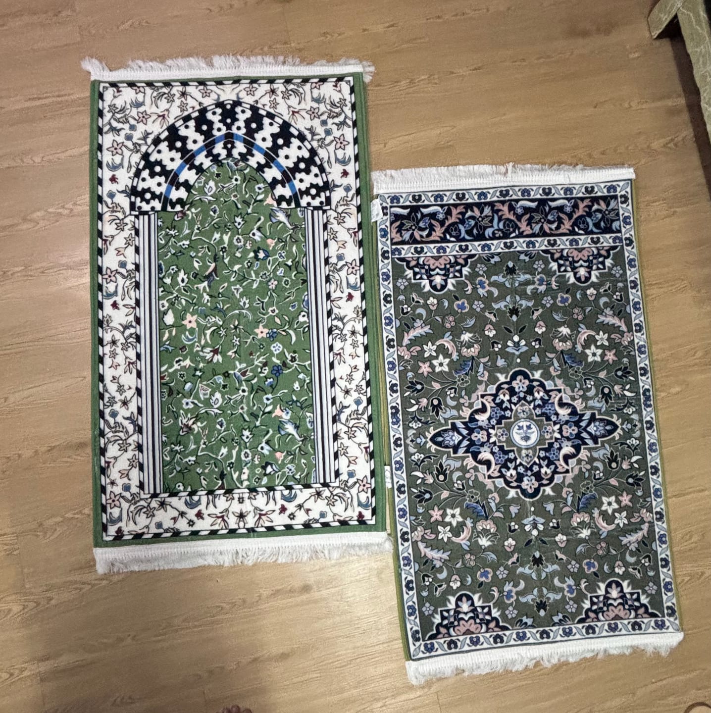 Customer photo review of Masjid-e-Nabawi Mosque Padded Prayer Mat