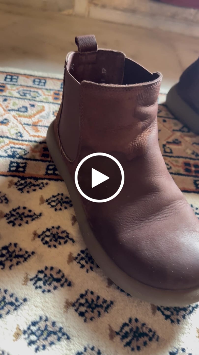 Customer video review of Women Winter Leather Fleece-lined Flat Ankle Boots