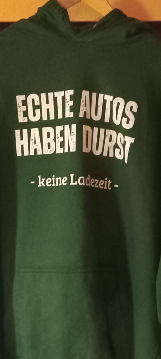 Customer photo review of Echte Autos haben Durst  Hoodie
