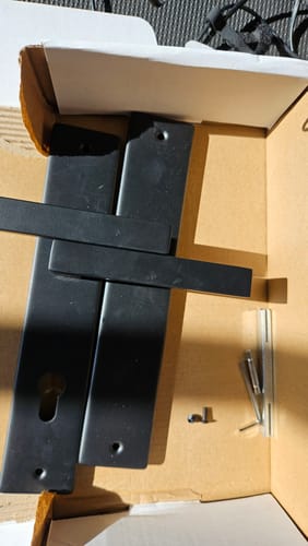 Customer photo review of Manilla con placa modelo 8003 de acero inoxidable acabado negro con bocallave 85