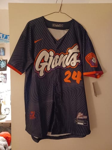 Customer photo review of Men's San Francisco Giants Willie Mays #24 Black 2025 City Connect Limited Player Jersey1
