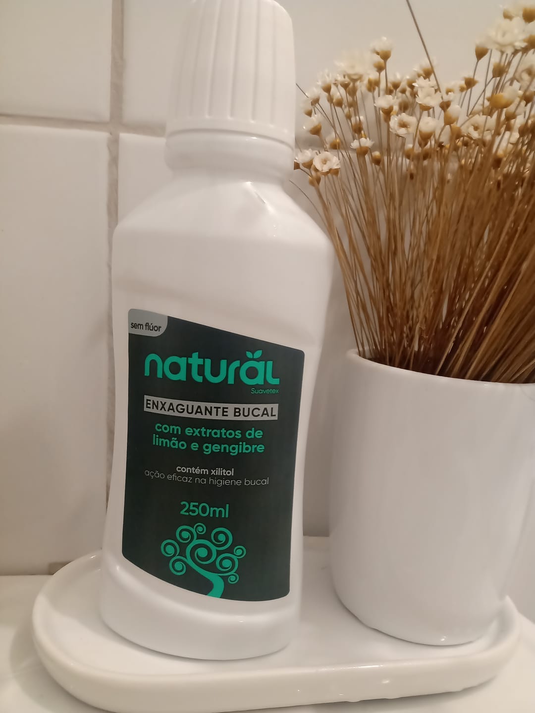 Customer photo review of Enxaguante Bucal Natural com Limão e Gengibre 250ml