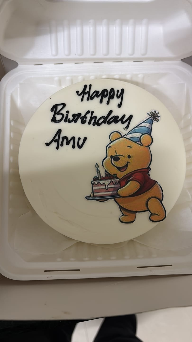 Customer photo review of Winnie the Pooh Honey Cake