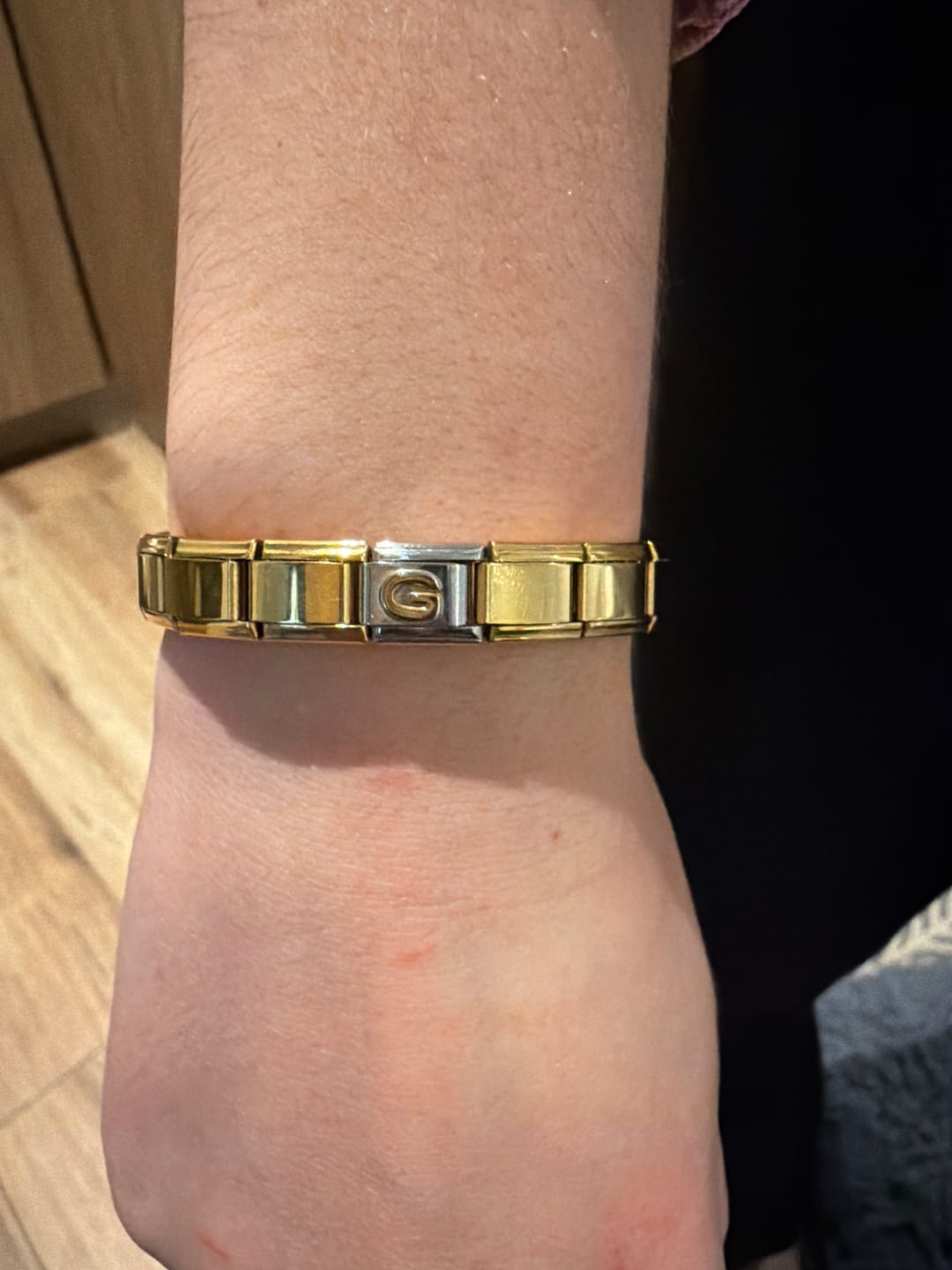Customer photo review of Charm Inicial Dorada
