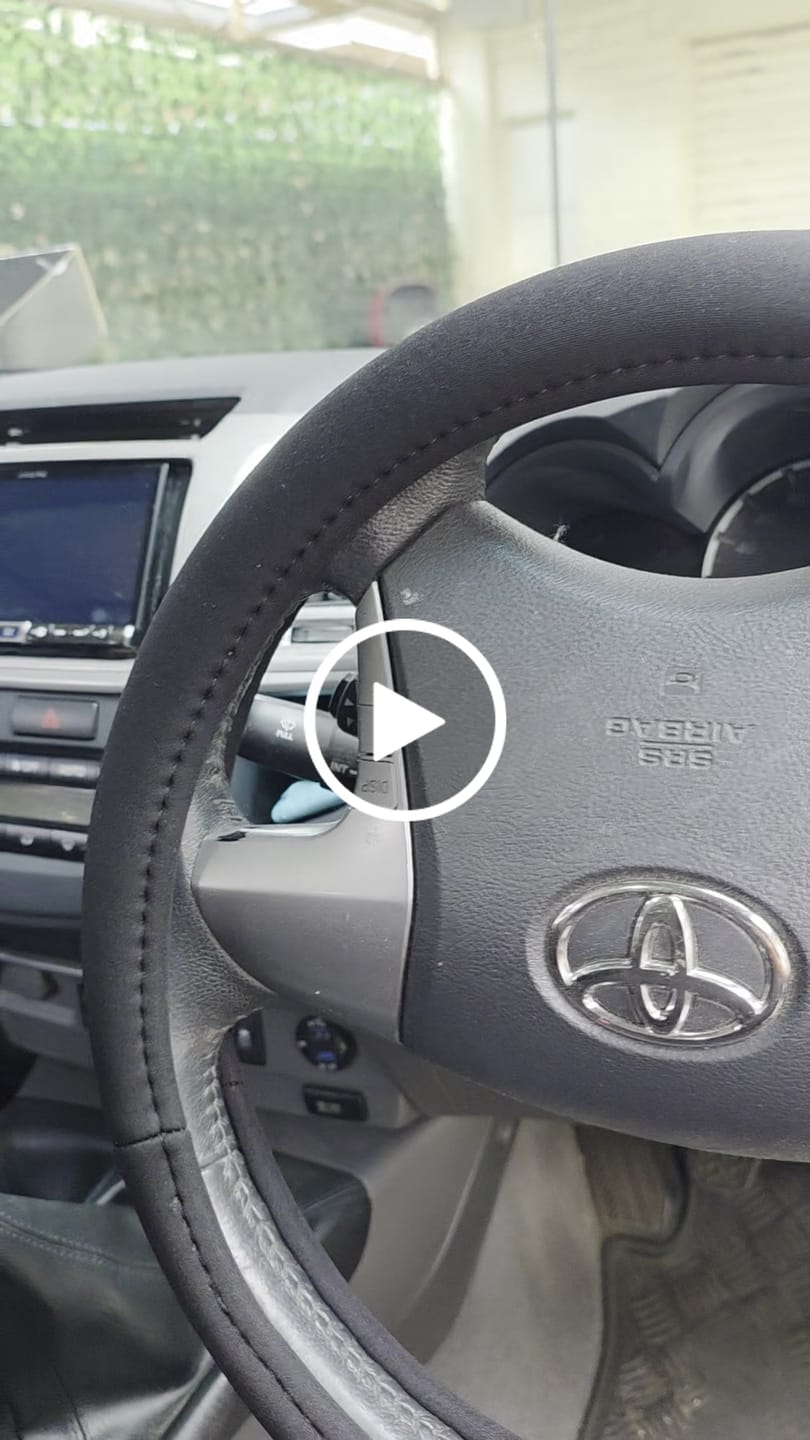 Customer video review of Sharkskin Universal Steering Wheel Cover