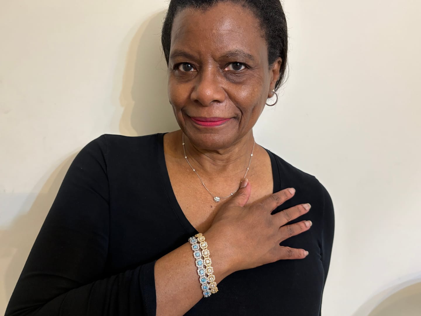Customer photo review of 13.50-13.50 CT Round Cut Diamonds - Diamond Bracelet