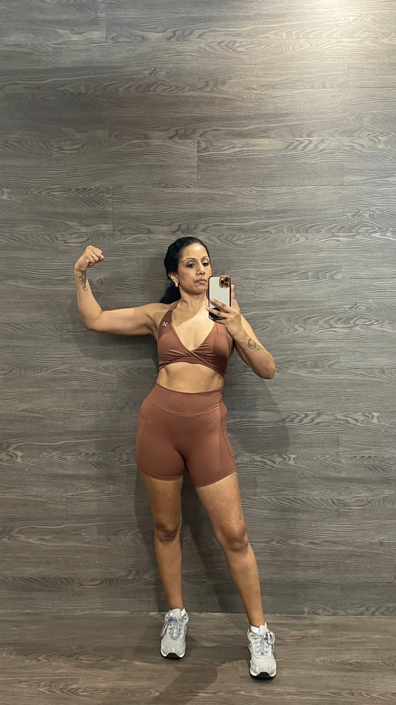Customer photo review of Adjustable Bra & Tummy Control Shorts Seamless Green Gym Set