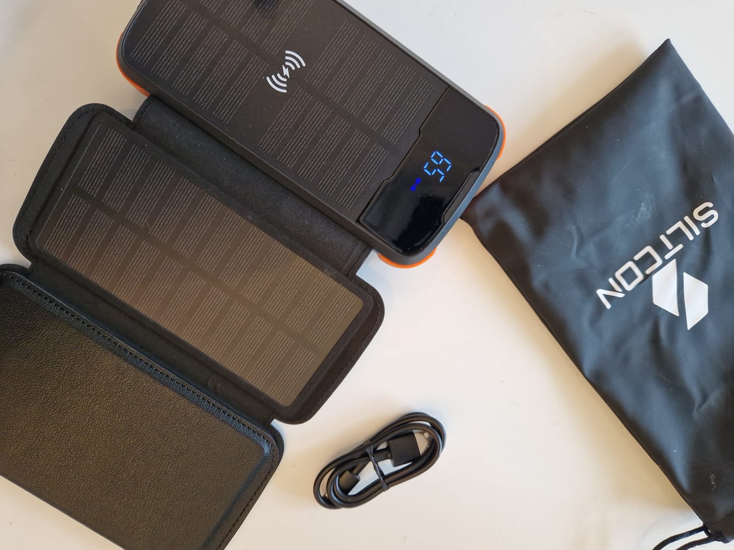 Customer photo review of Siltcon® Draadloze Powerbank 30000 mAh  – 4 Zonnepanelen