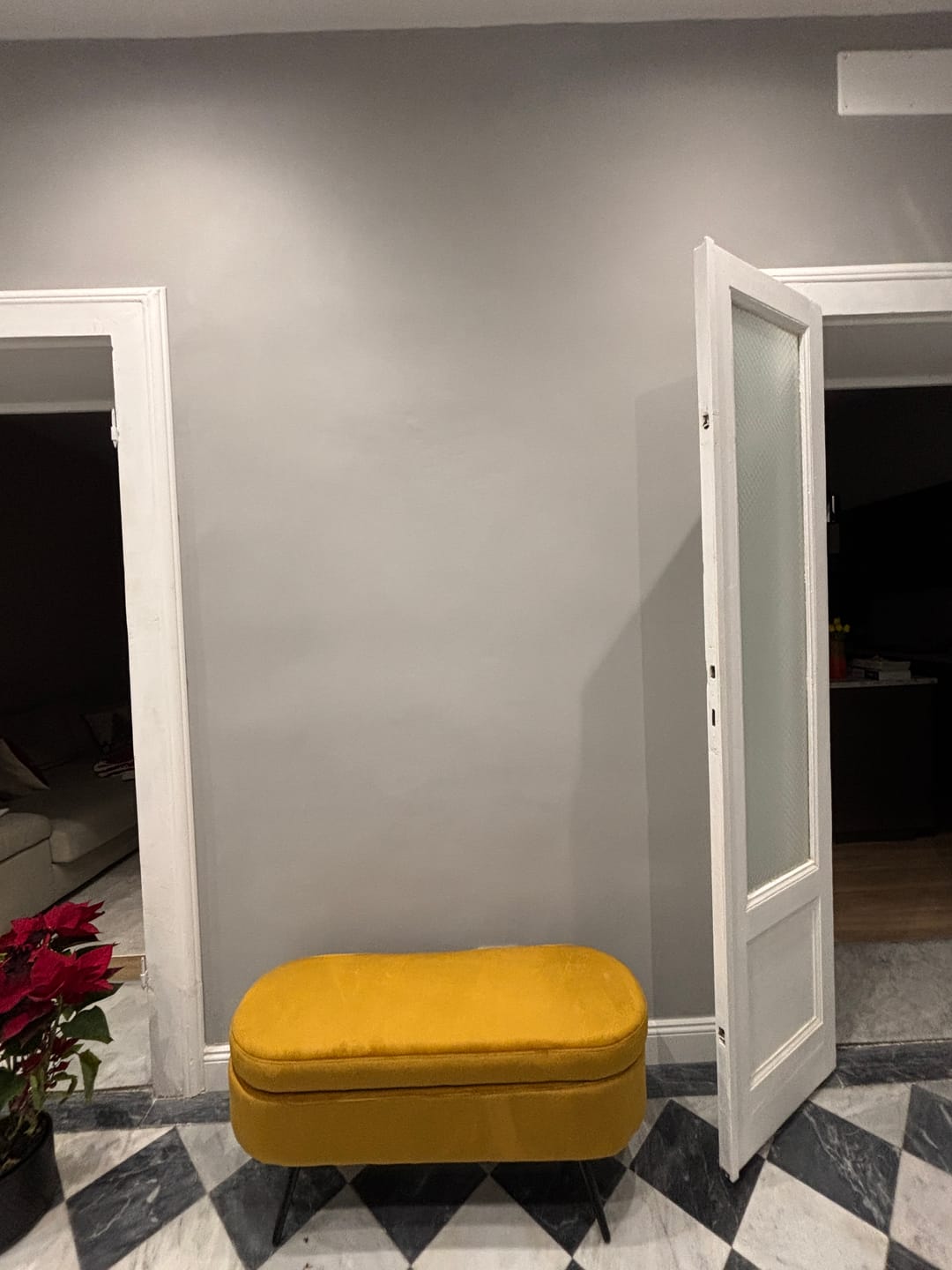 Customer photo review of STOCKHOLM - Banc en métal et velours jaune moutarde